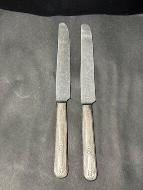 Vintage 30s Tudor Stainless Friendship Madallion Pattern Knives Set Of 2